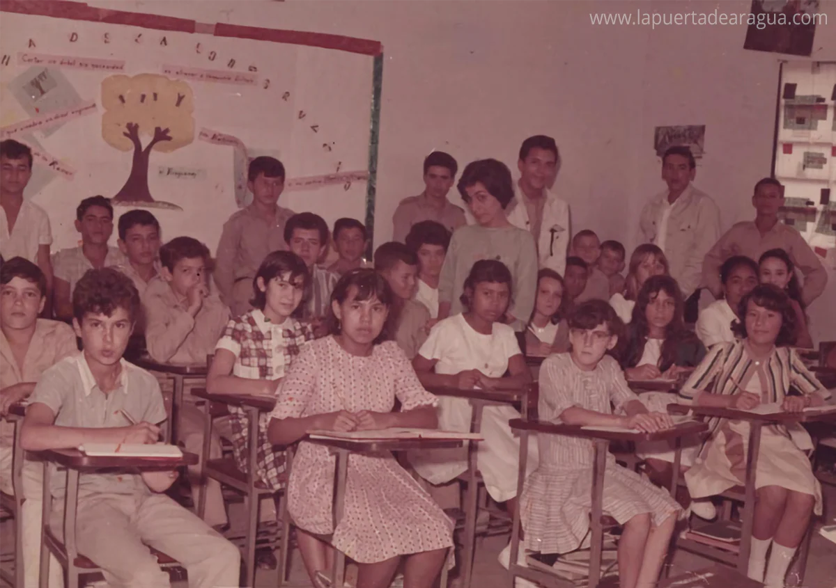 Maestra Aurora Delgado en el aula de clases en Los Teques, estado Miranda, en 1963.