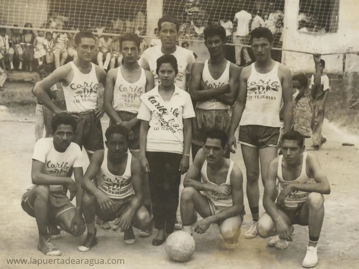 Equipo de voleibol Caribes, campeones municipales del primer campeonato de voleibol de Las Tejerías, 7 de agosto de 1959.
