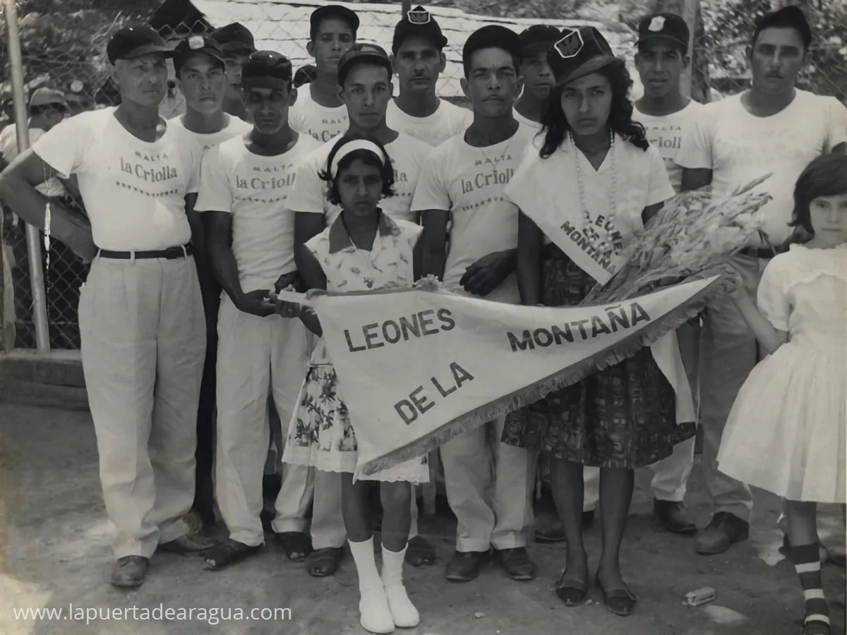 Equipo de bolas criollas Los Leones de la Montaña durante el tercer campeonato de bolas criollas de Las Tejerías, año 1962.