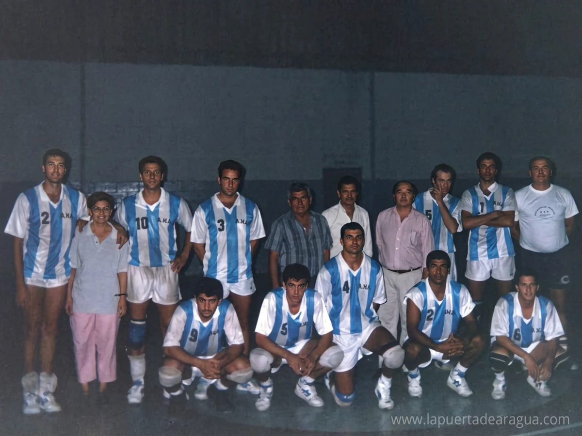 Selección Argentina de Voleibol Masculino en el Gimnasio Municipal de Las Tejerías, 1994.