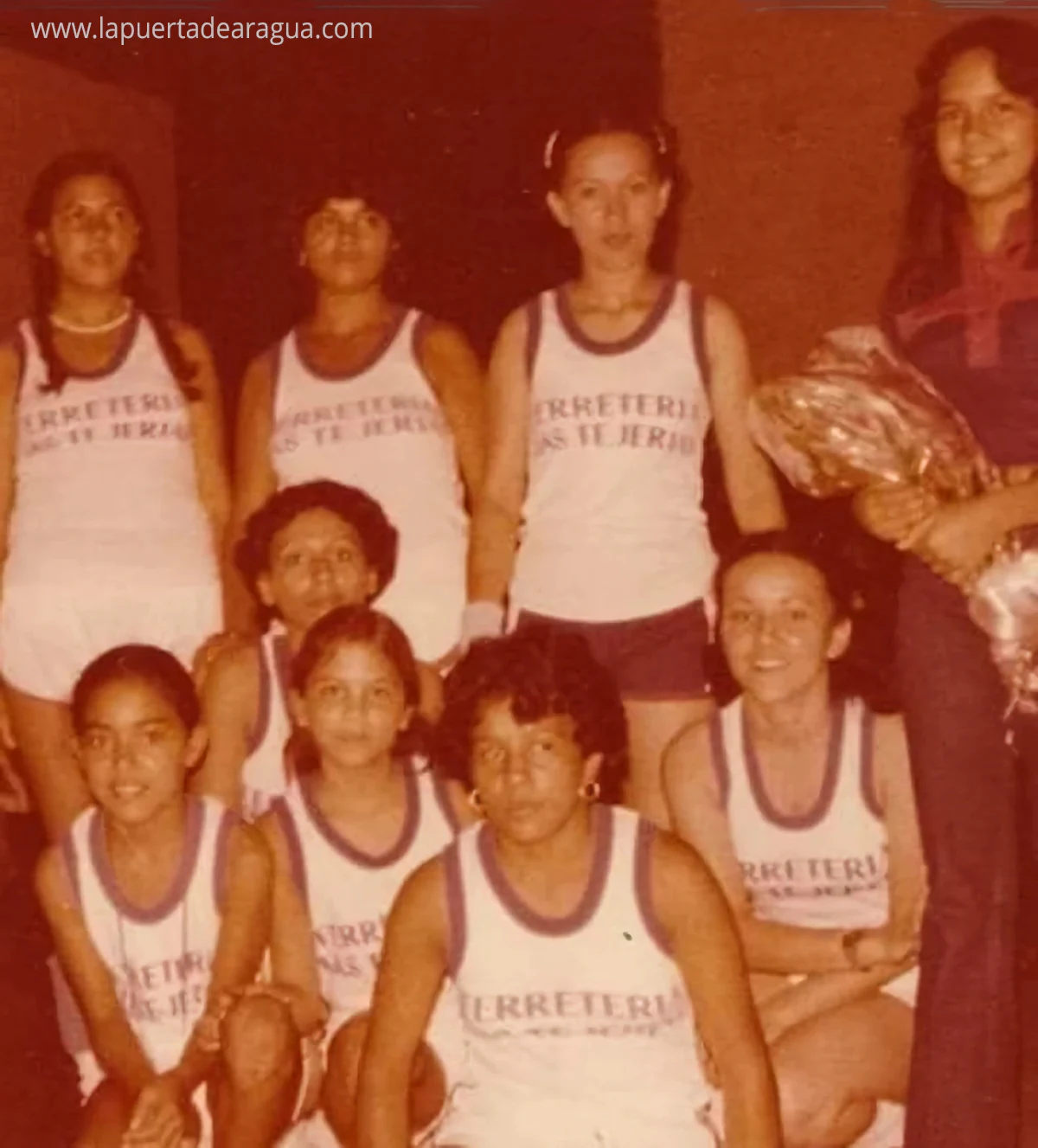 Equipo femenino de voleibol Ferretería Las Tejerías, años 70.