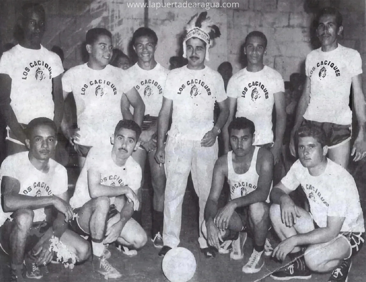 Equipo Los Caciques durante los Primeros Juegos Deportivos Municipales de Las Tejerías, inaugurados el 24 de julio de 1963.